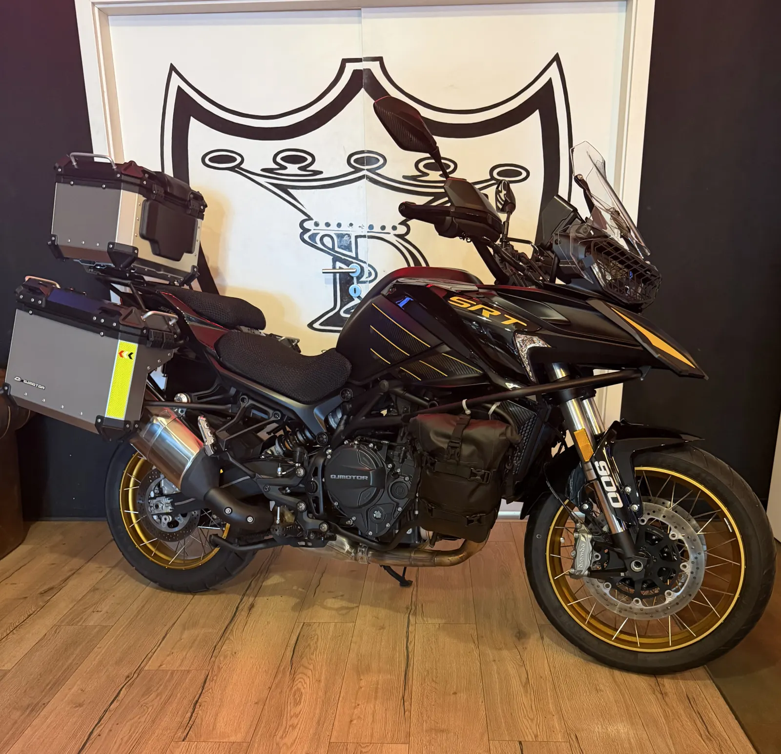 QJ MOTOR SRT 900 SX TOURING